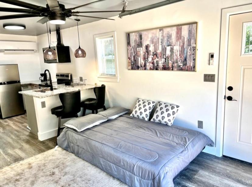 Romantic Chapel Hill Retreat For Two Hotel Exterior photo